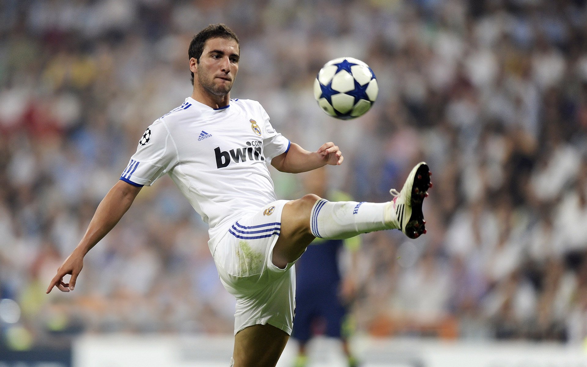 是否应给低收入俱乐部更多转会资源平衡机会