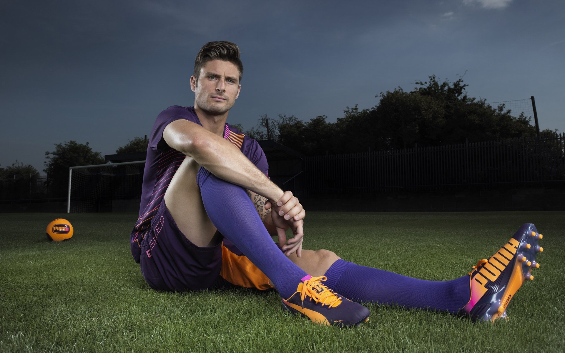 足球职业联赛热度持续升温，观赏性十足，业余足球赛事